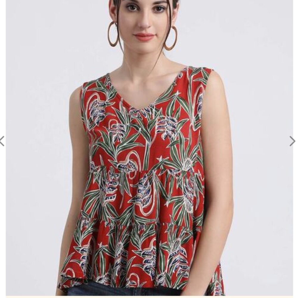 Leaf print V neck sleeveless top